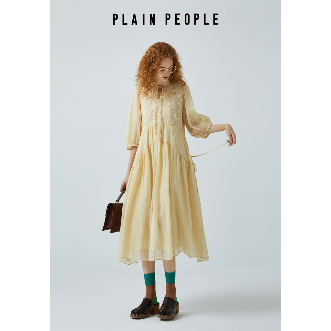 PLAIN PEOPLE法式浪漫度假剪花木耳边立领连衣裙杏色仙女裙2025秋