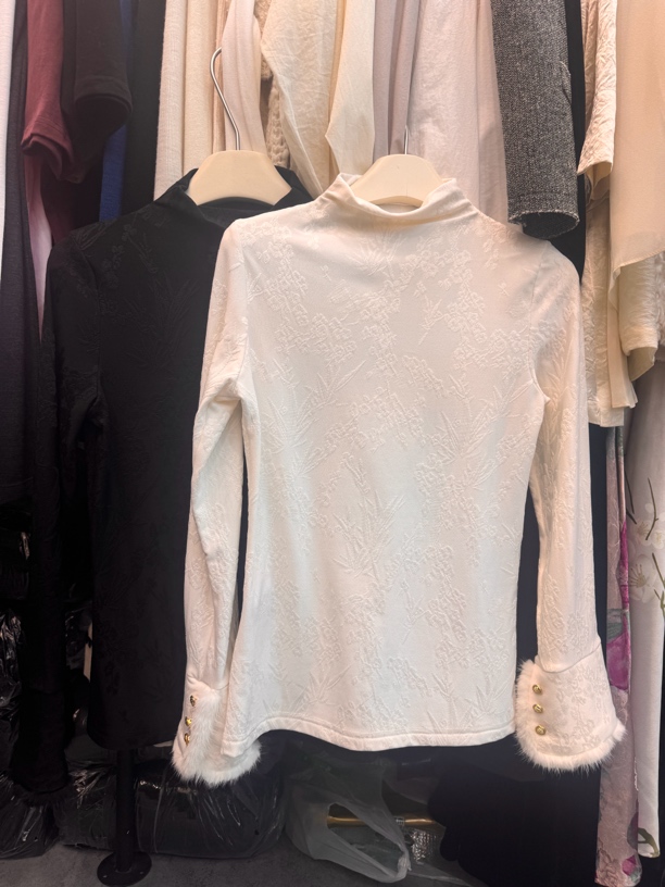 【突突】深圳南油薄棉拼接水貂毛百搭显瘦黑白两色打底衣