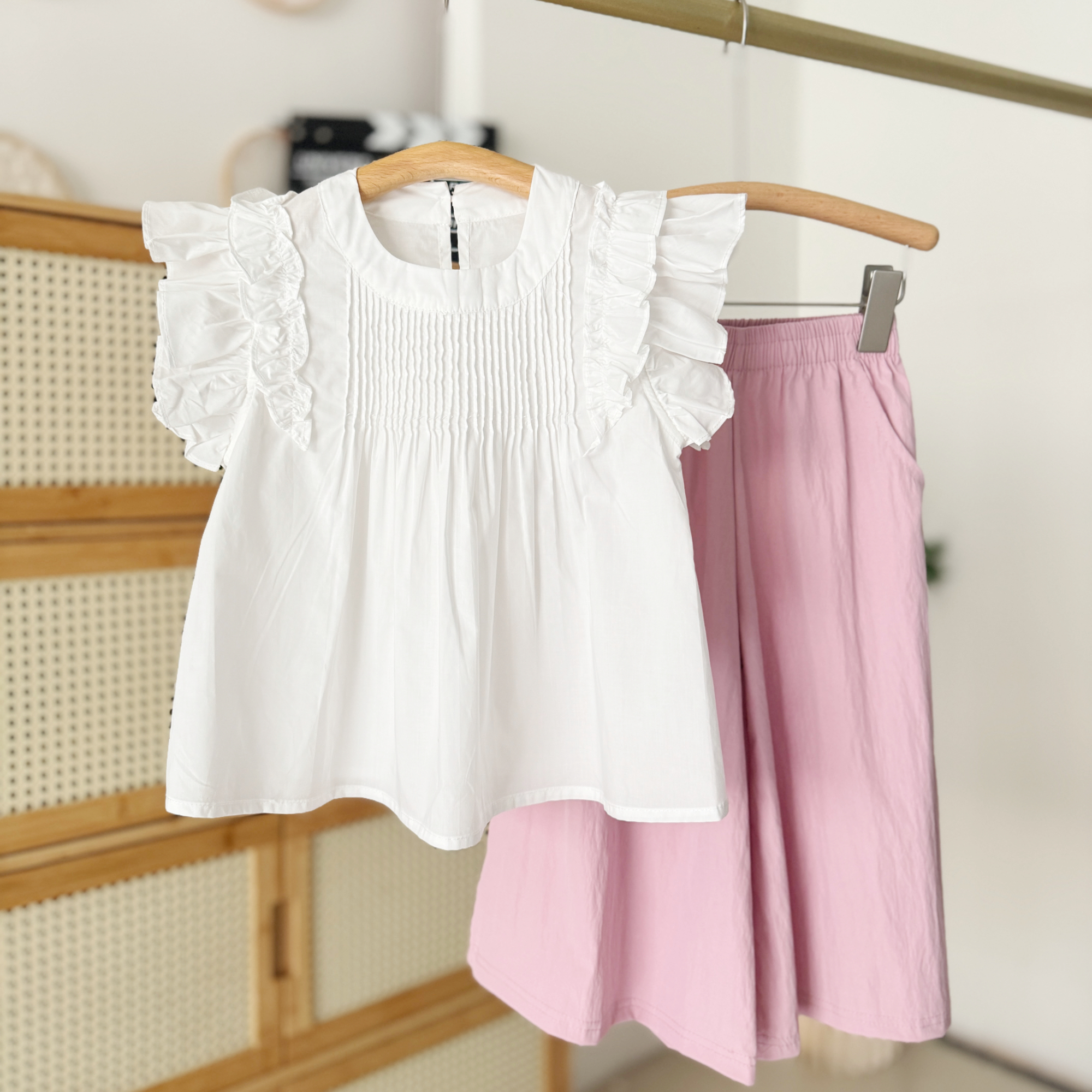 亿身花色2024女童夏装新款小飞袖上衣两件套装女孩直筒七分裤童装