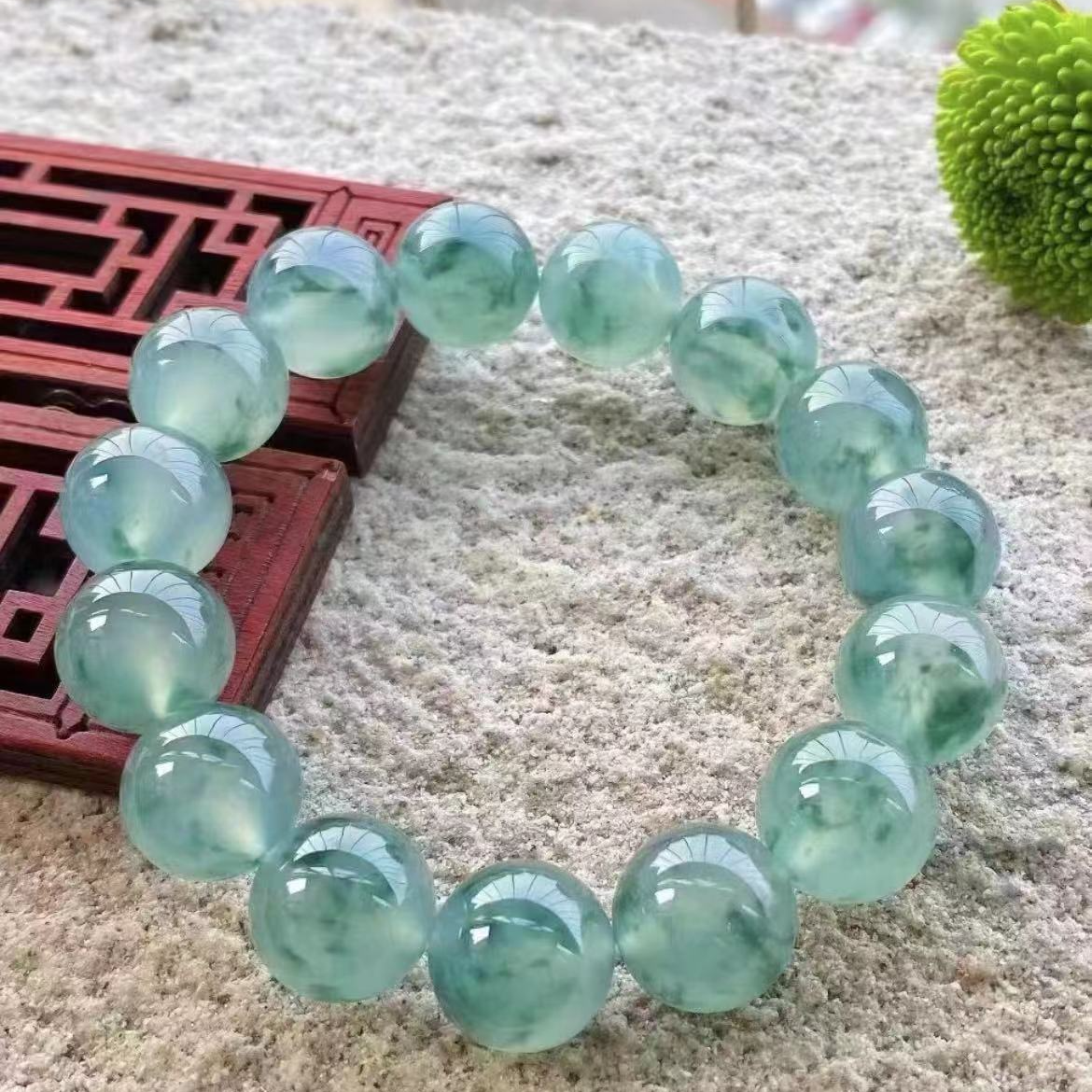 缅甸翡翠手串高冰AAA