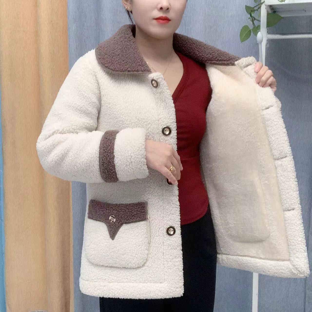 2025新款拼接加绒加厚妈妈装仿羊羔绒休闲百搭时尚洋气圆领女外套