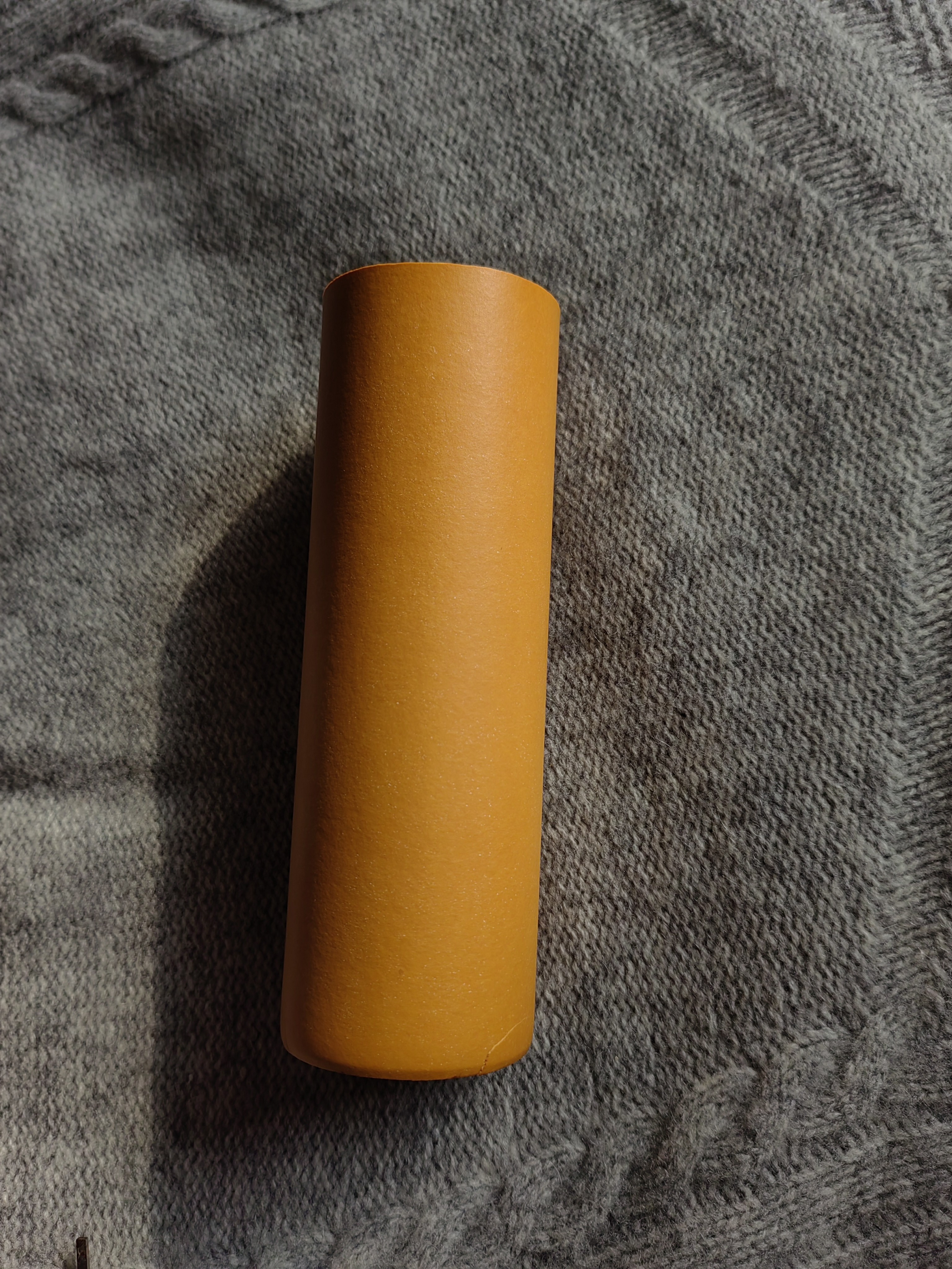 纯保定瓷皮葫芦筒子，微瑕疵。直径4.7公分，长度14公分