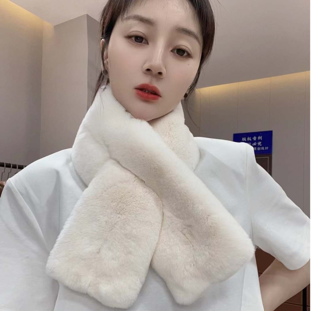 LAIXI/莱兮      设计师原创风格二色整皮围巾92公分长 黑 白