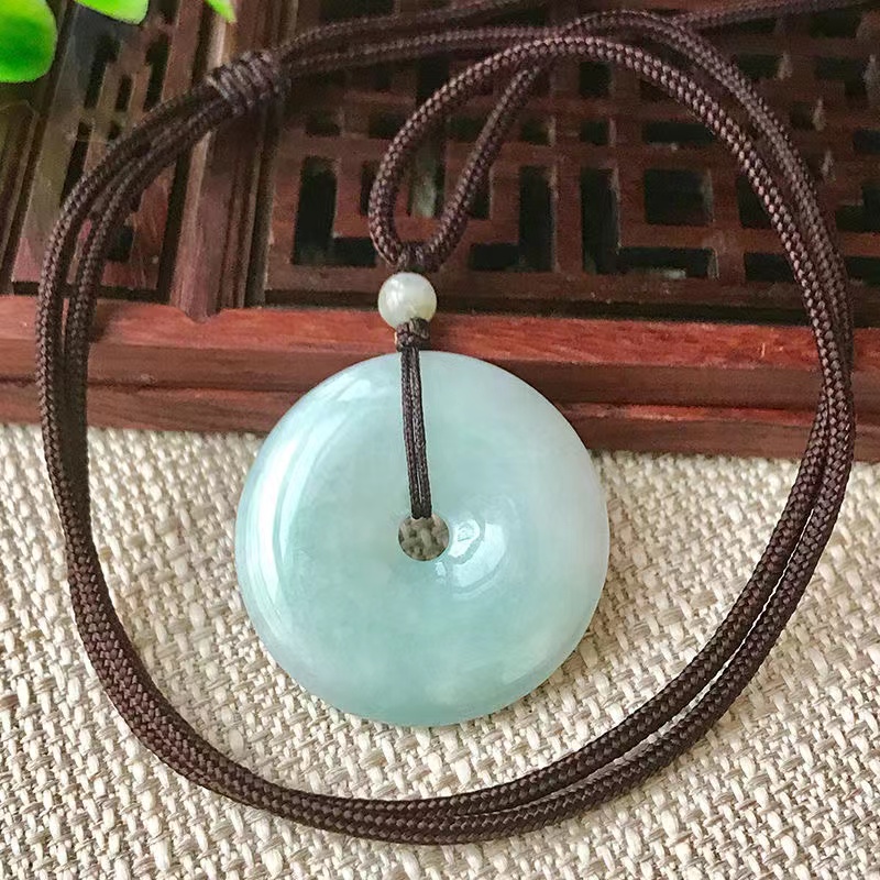 精美高端翡翠吊坠