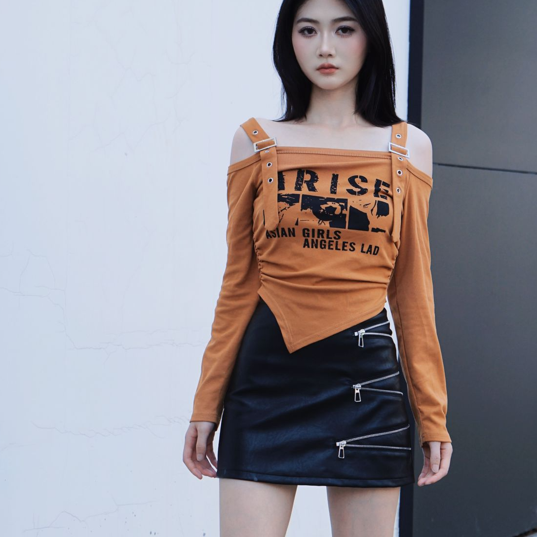 新姿奇多拉链装饰皮短裙新款韩版洋气显高显瘦半身黑色pu皮半身裙