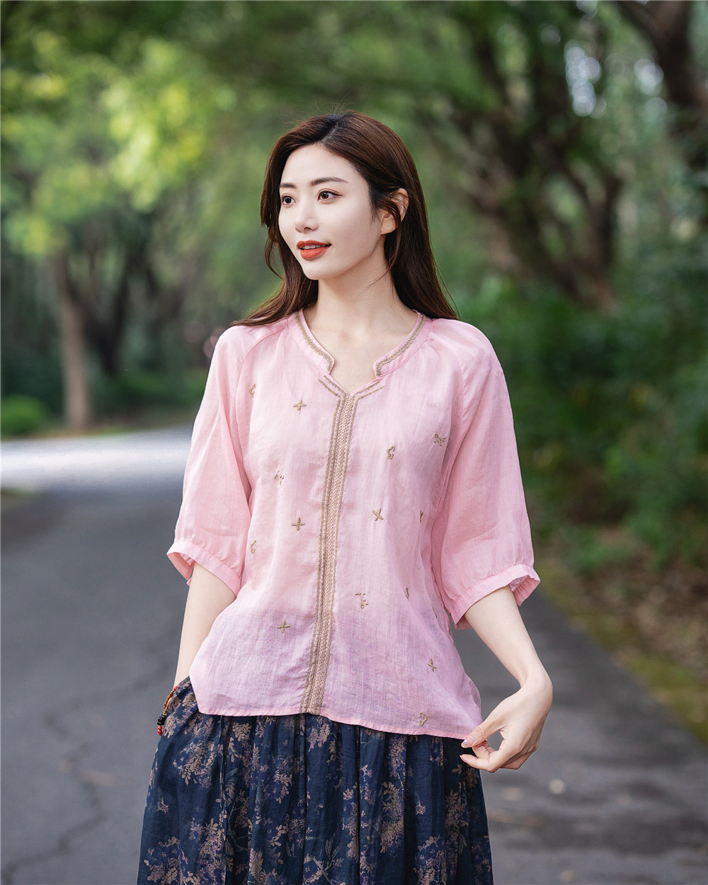 复古女装棉麻刺绣衬衫2024夏装宽松遮肉显瘦五分袖上衣文艺提花