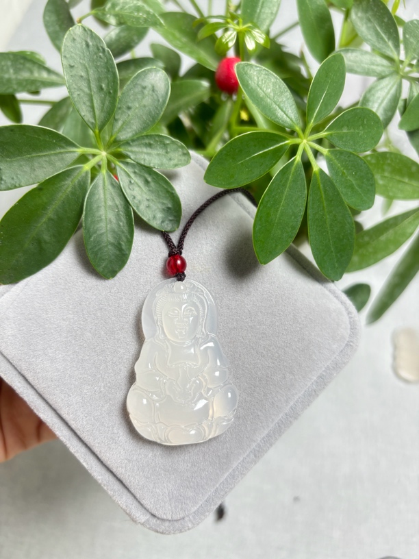 天然玛瑙玉髓冰透观音送绳子