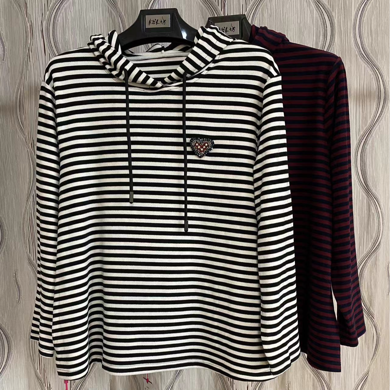 (X)胖人坊大码条纹连帽卫衣4433        衣长69