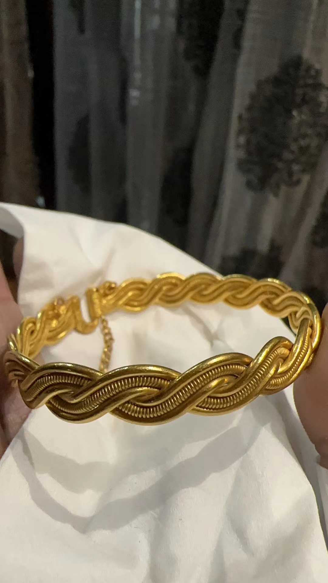 金手镯，重43克，价6万