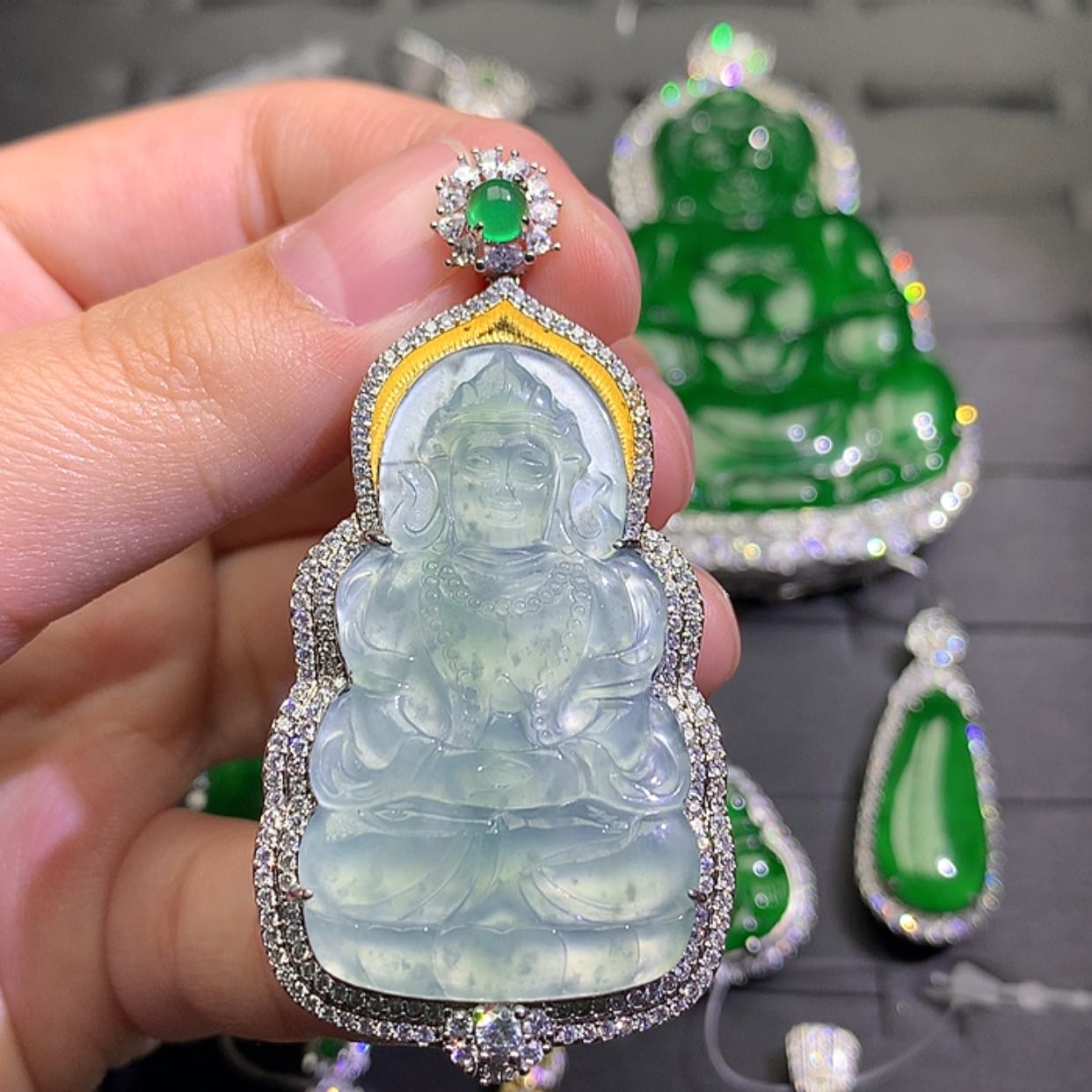 【闪购商品】翡翠颈饰未镶嵌莞*