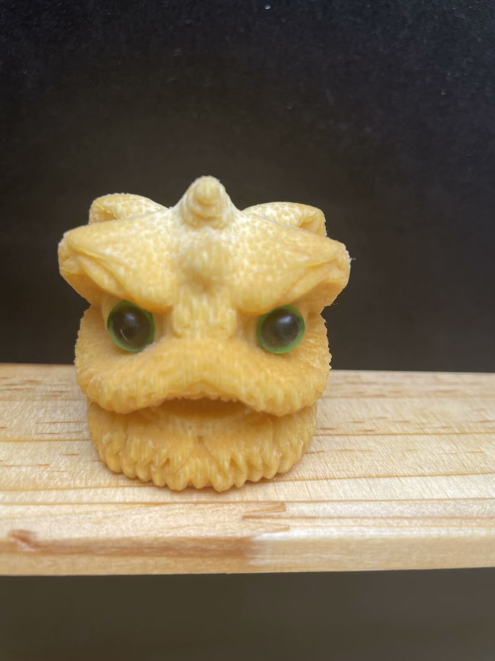 《醒狮》实心玉竹龙血金丝竹雕刻把件《送油》