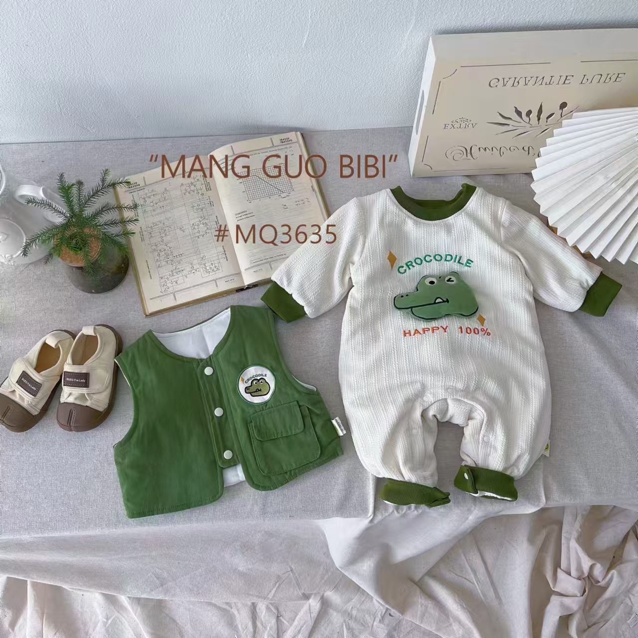 婴儿夹棉连体衣宝宝保暖秋冬无骨哈衣薄棉加厚对门爬服儿童连身衣