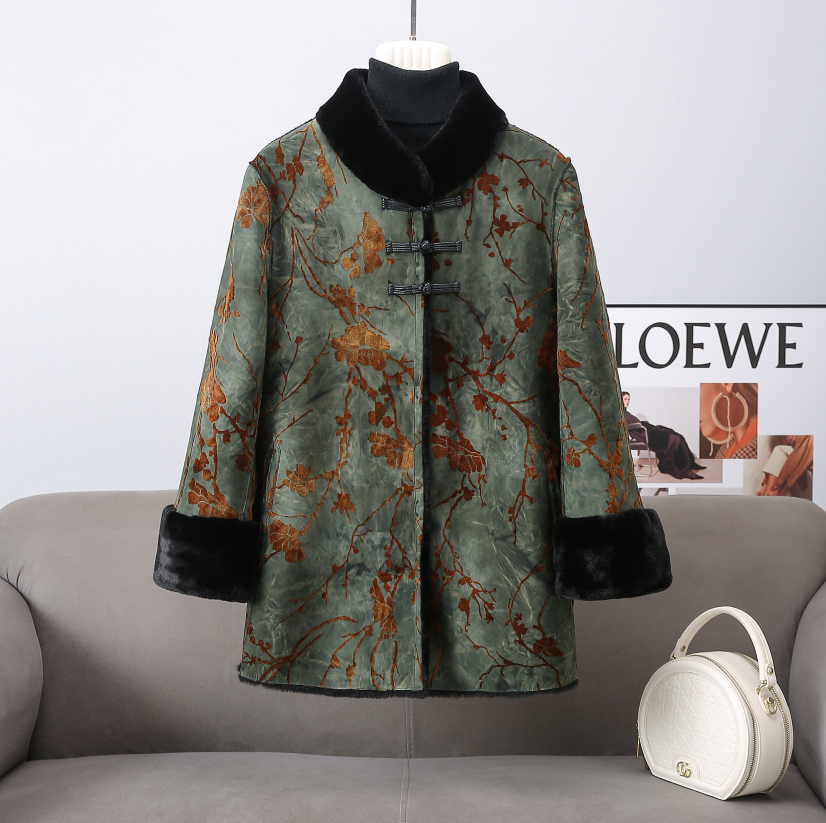 奶奶冬装绒花外套中老年人皮毛一体大衣女妈妈装高贵立领老人衣服