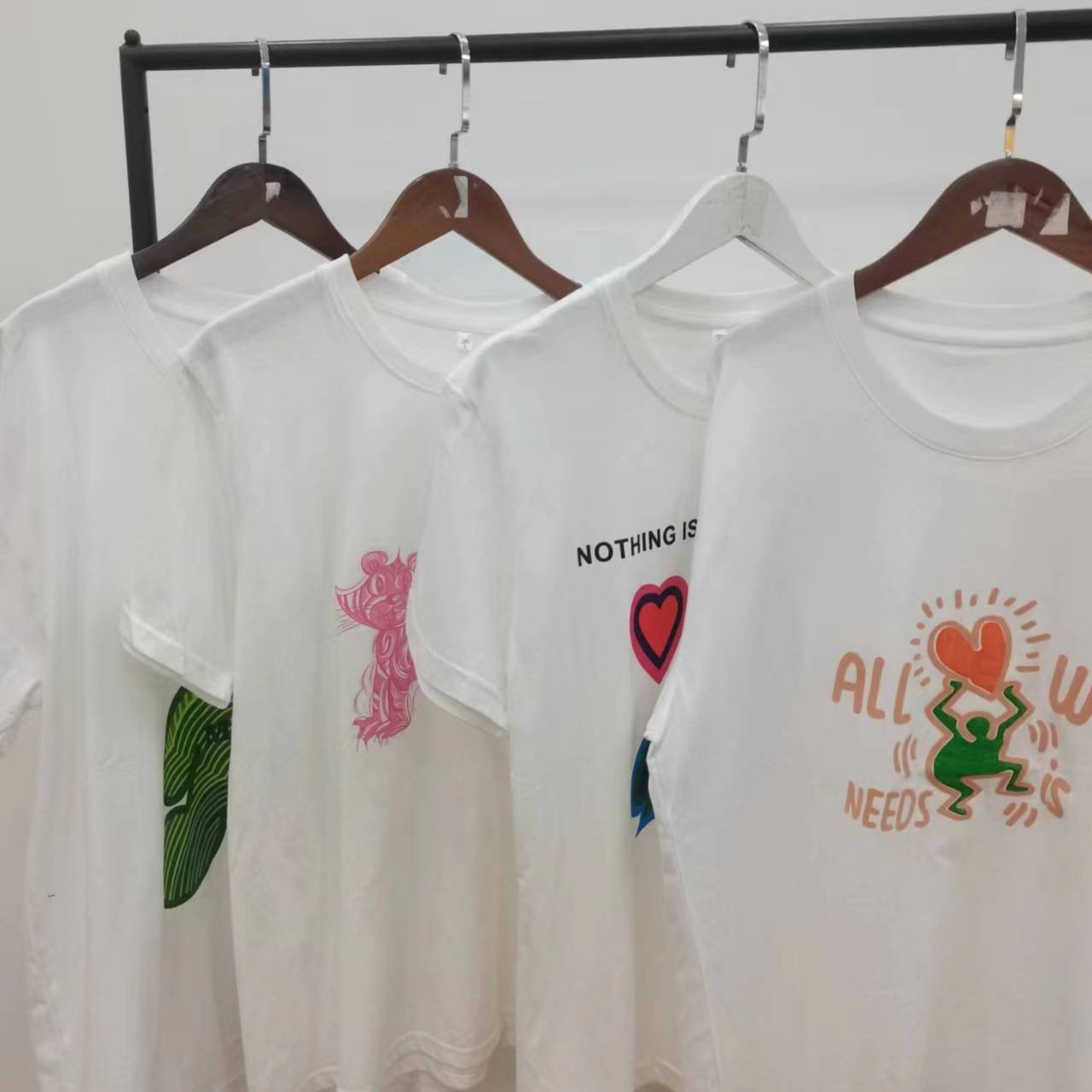 白色印花短袖T恤