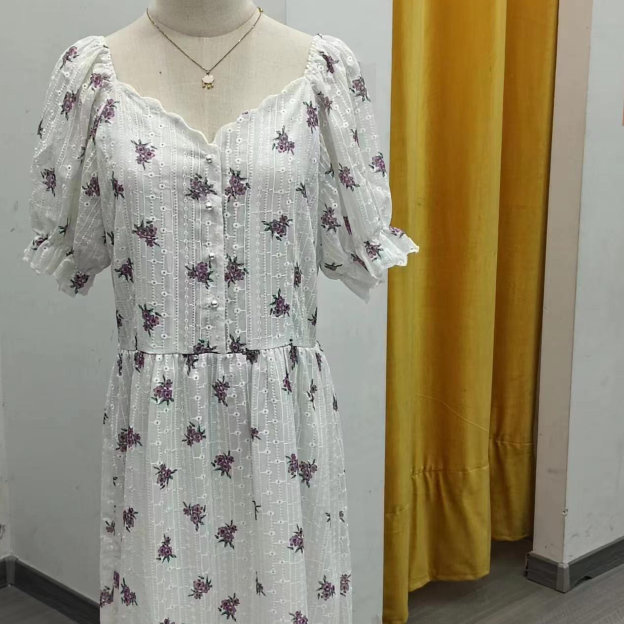 刺绣印花短袖连衣裙