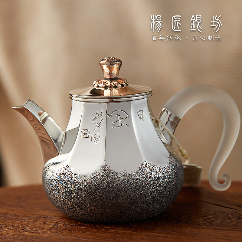 国大师母炳林-偷闲泡茶壶