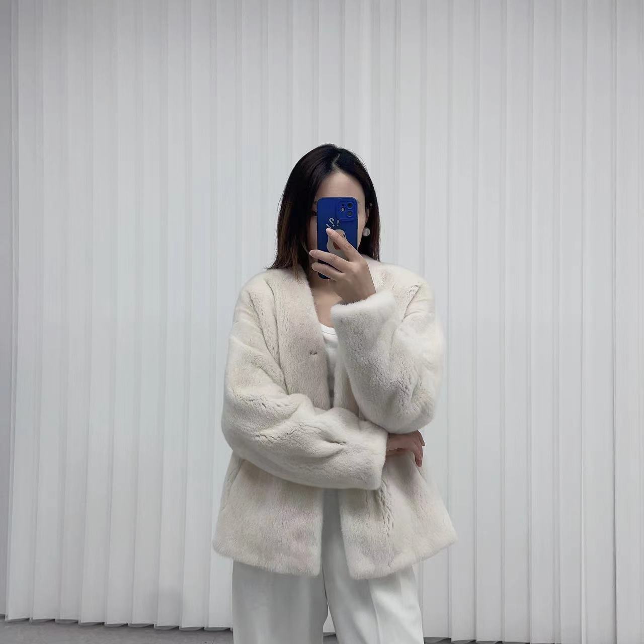 【QIANQIAN】新款进口紫金短二天鹅绒V领显瘦中长款水貂外套B43。