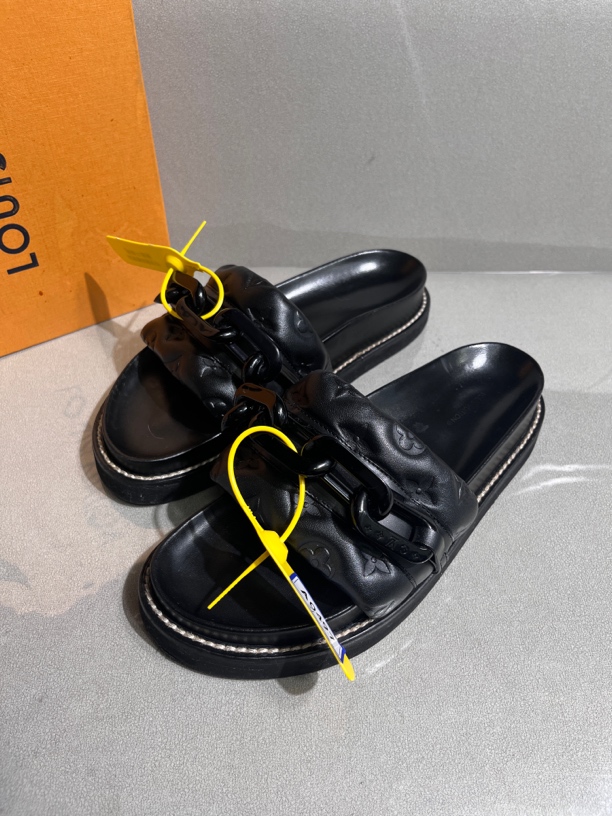 99新 LouisVuitton/路易威登 老花锁链拖鞋 39码