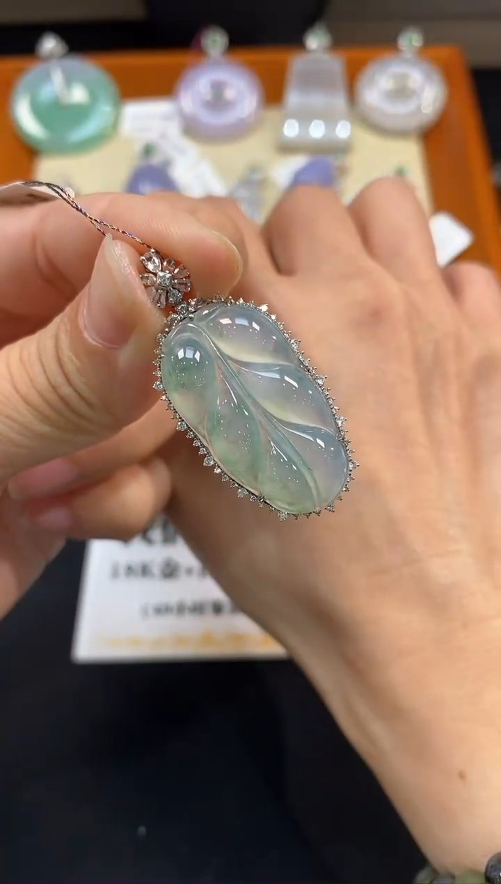 【闪购商品】翡翠吊坠(不含链)18K金镶嵌叶子