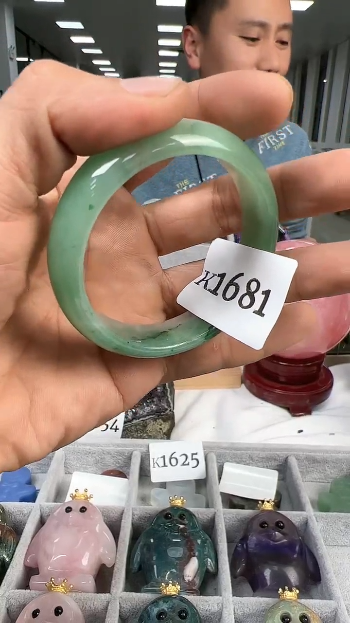 【闪购商品】翡翠手镯未镶嵌K1681    圈口56.8