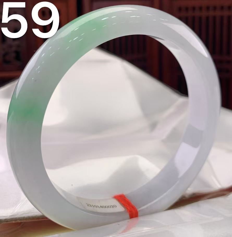 天然缅甸翡翠辣色阳绿正圈