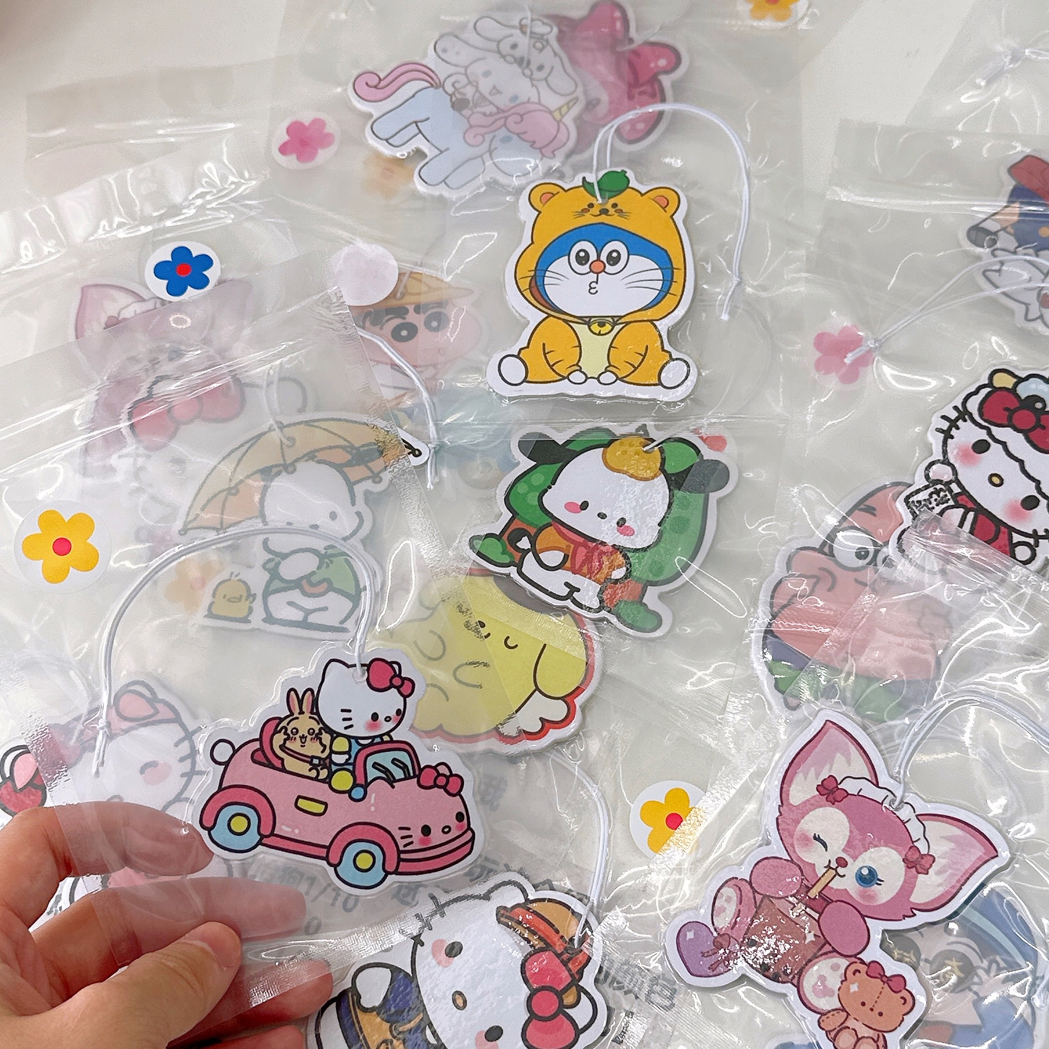 【直播间拿】可爱卡通车载香薰片挂饰留香挂件多款混