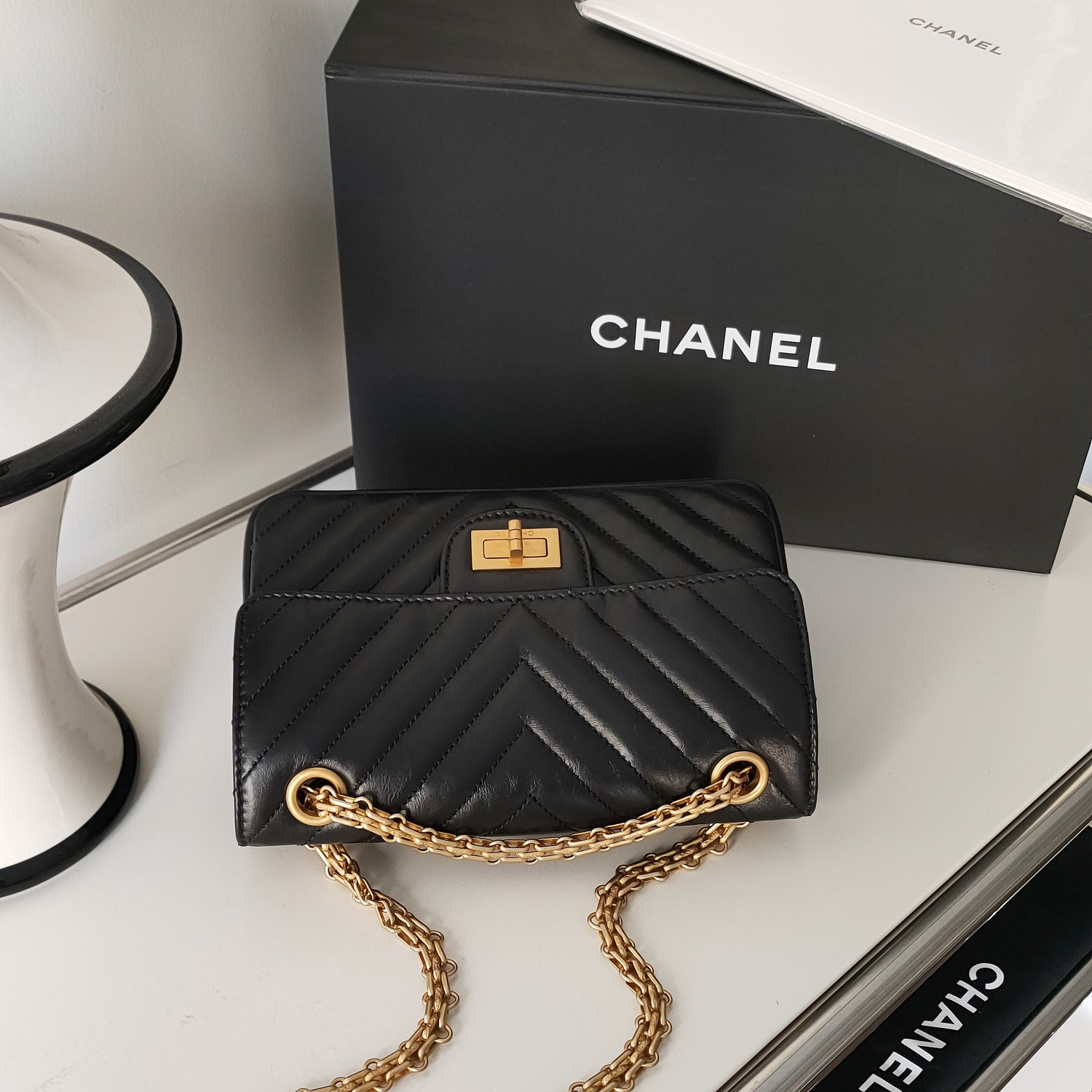 99新 Chanel/香奈儿 Azul-黑金牛皮2.55大mini V纹斜挎包 36612