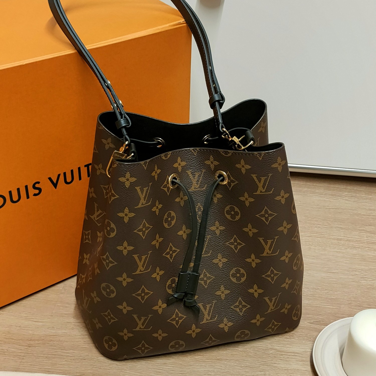 95新  Azul中古-LV 老花neonoe芯片款中号单肩水桶包24275