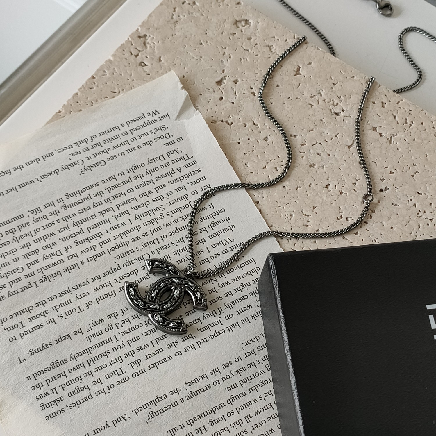 95新 Chanel/香奈儿 Azul-Chanel枪灰色镂空银丝穿链双C项链36291