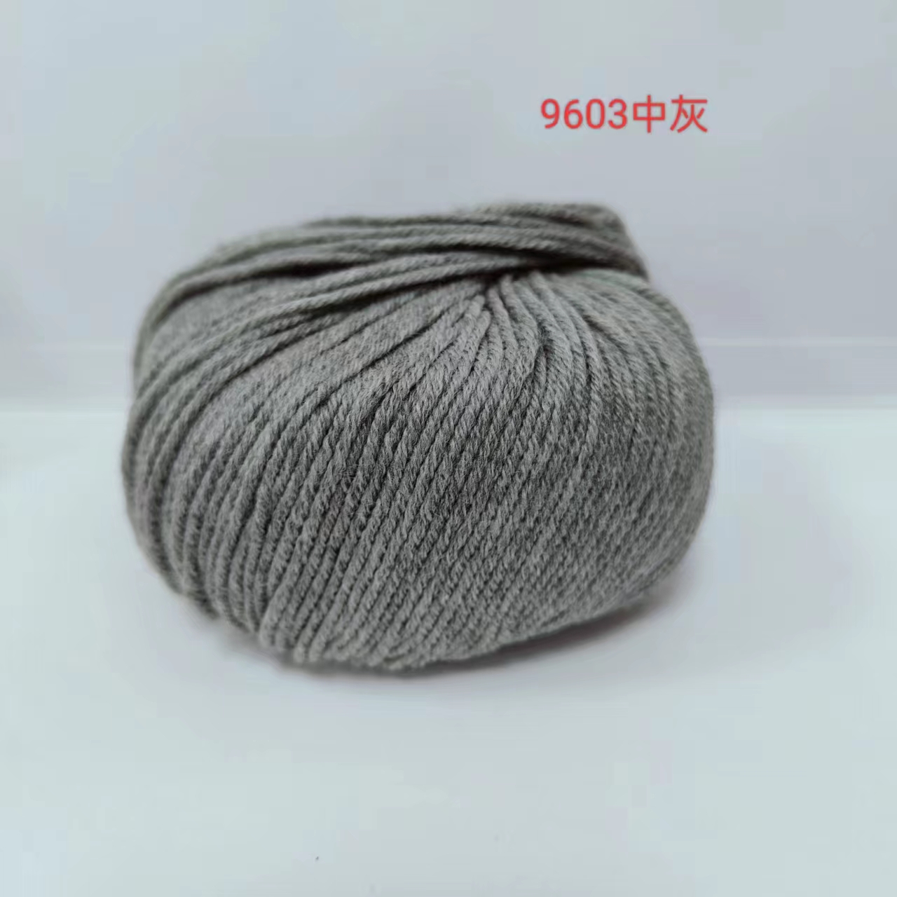 九色鹿阿木斯5S美丽诺羊毛线  手编中细柔软亲肤抗起球一团50g
