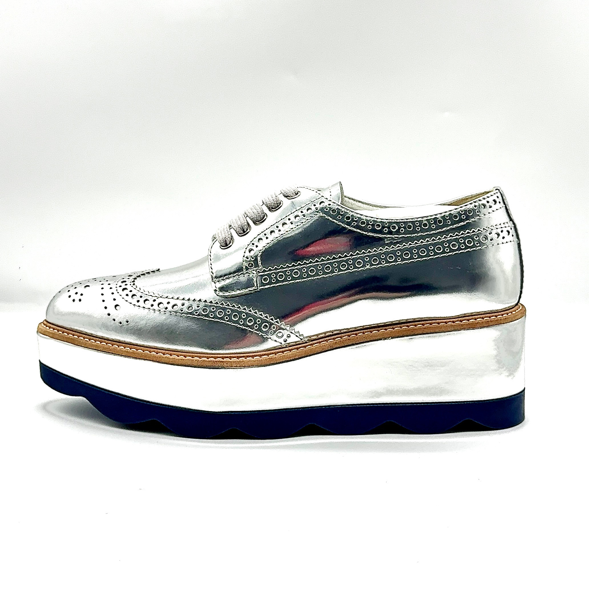 99新 Prada/普拉达 35-38码/时尚银色厚底尖头系带英伦风松糕鞋