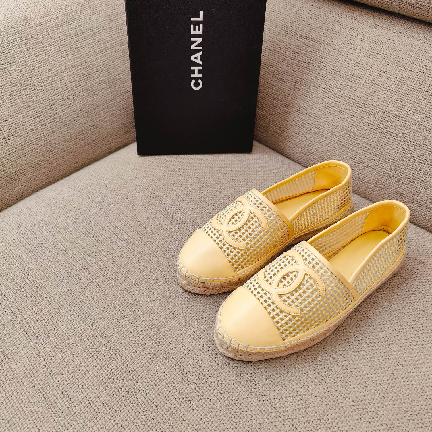 99新 Chanel/香奈儿 36-39码/女士休闲百搭夏季透气双C渔夫鞋
