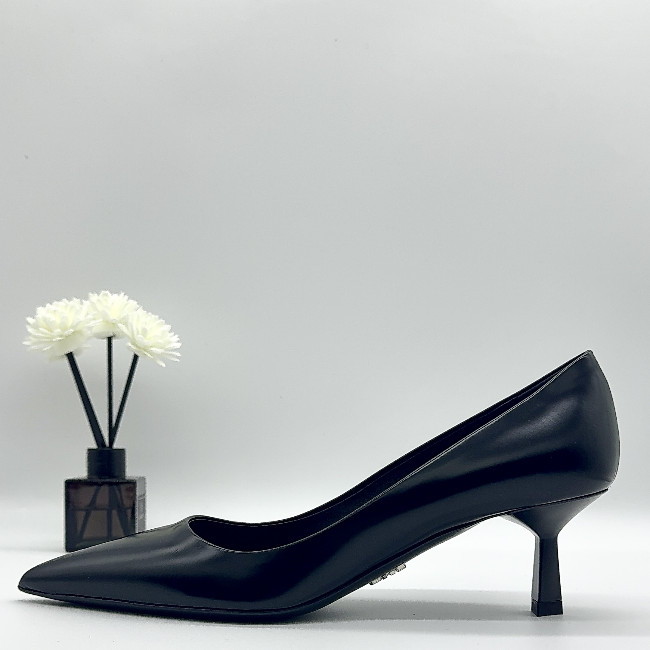 99新 Prada/普拉达 35-38.5码/黑色尖头浅口时尚舒适百搭高跟鞋