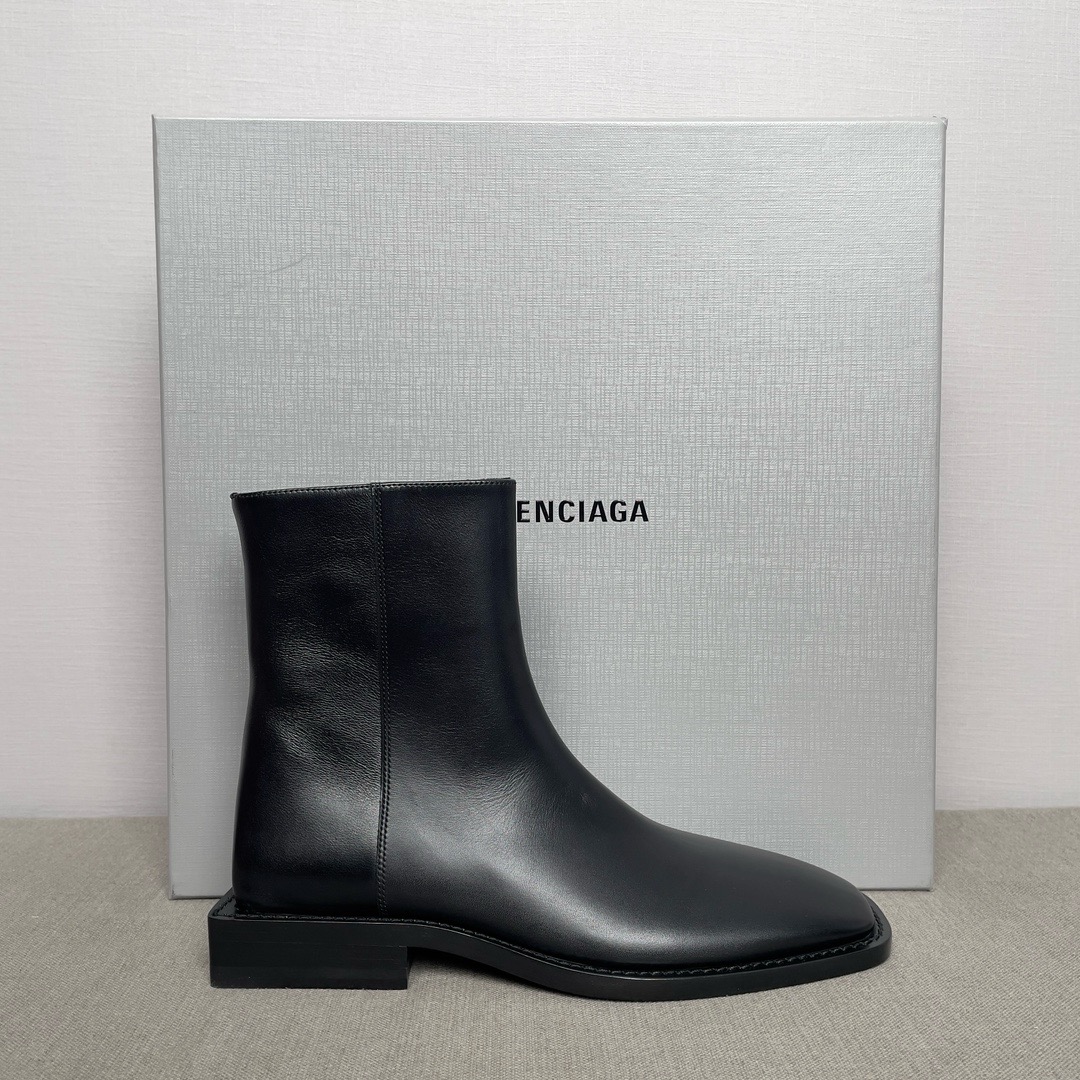 99新 Balenciaga/巴黎世家 36-40码/时尚黑色经典切尔西方头短靴