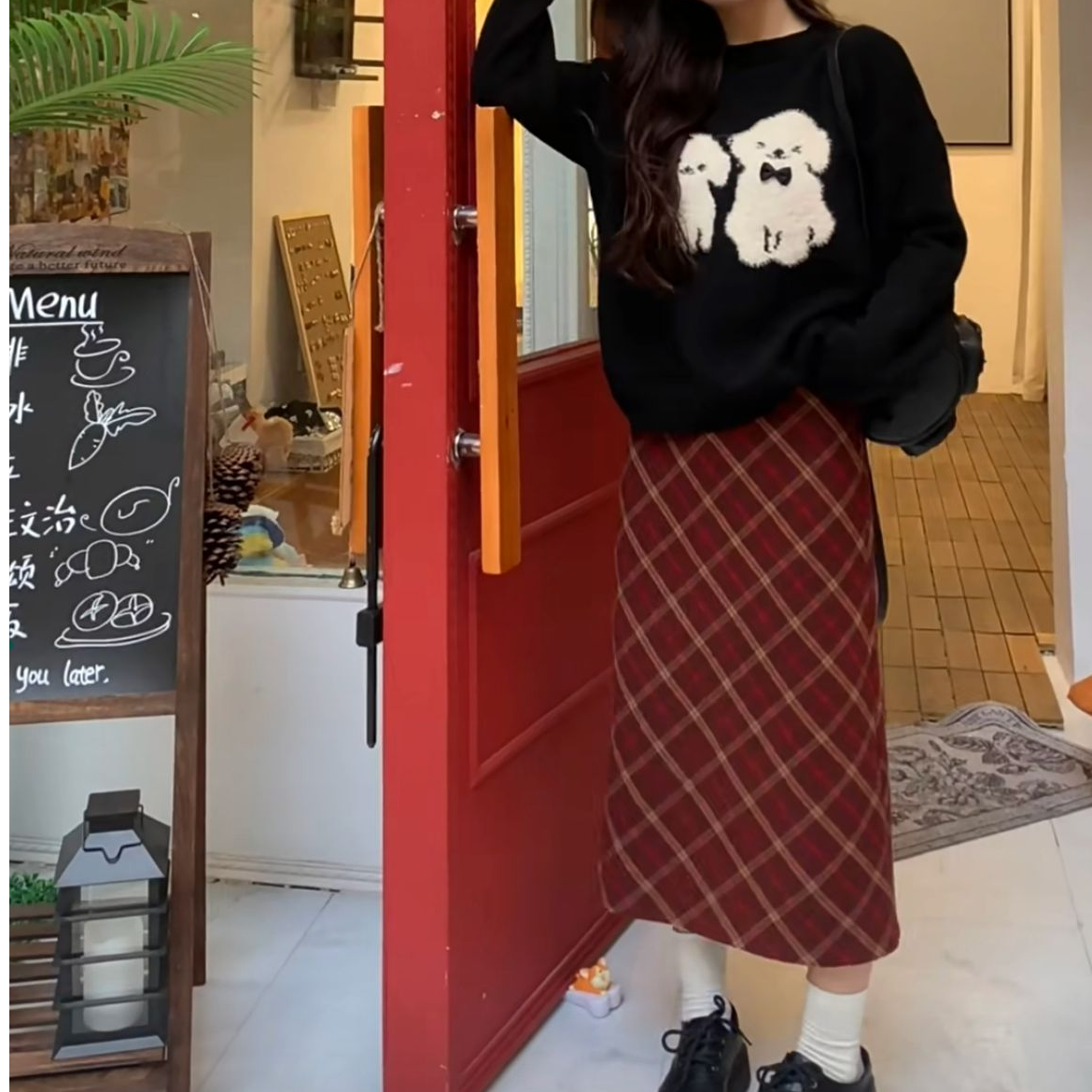秋冬搭配一整套小狗黑色圆领甜美针织衫搭配毛呢格子半身裙套装