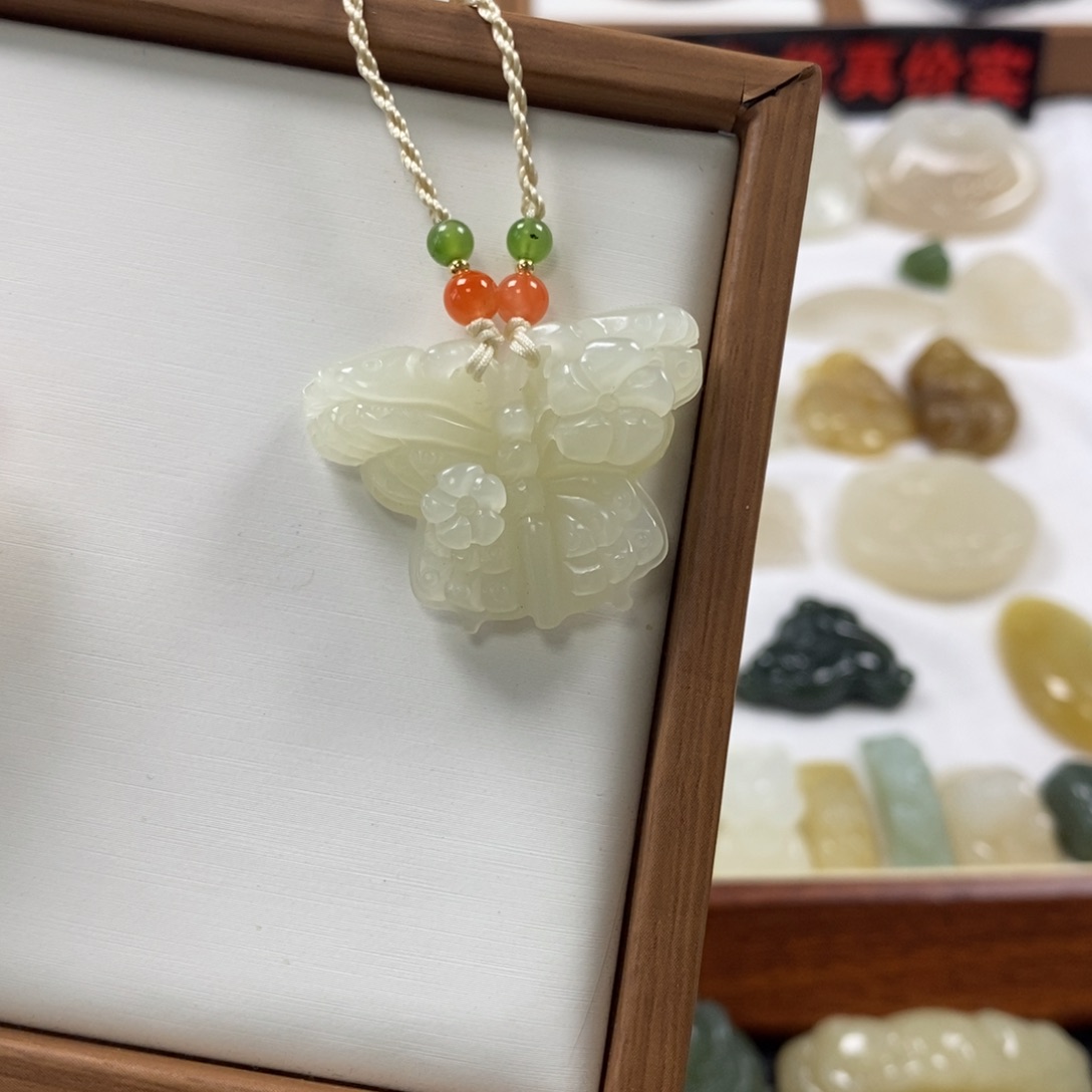 【闪购商品】和田玉蜂蜜水福蝶吊坠未镶嵌