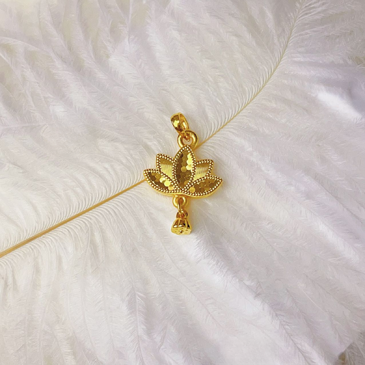 足金鱼鳞那车花3D工艺黄金两世欢吊坠灵动款气质优雅显大精致款