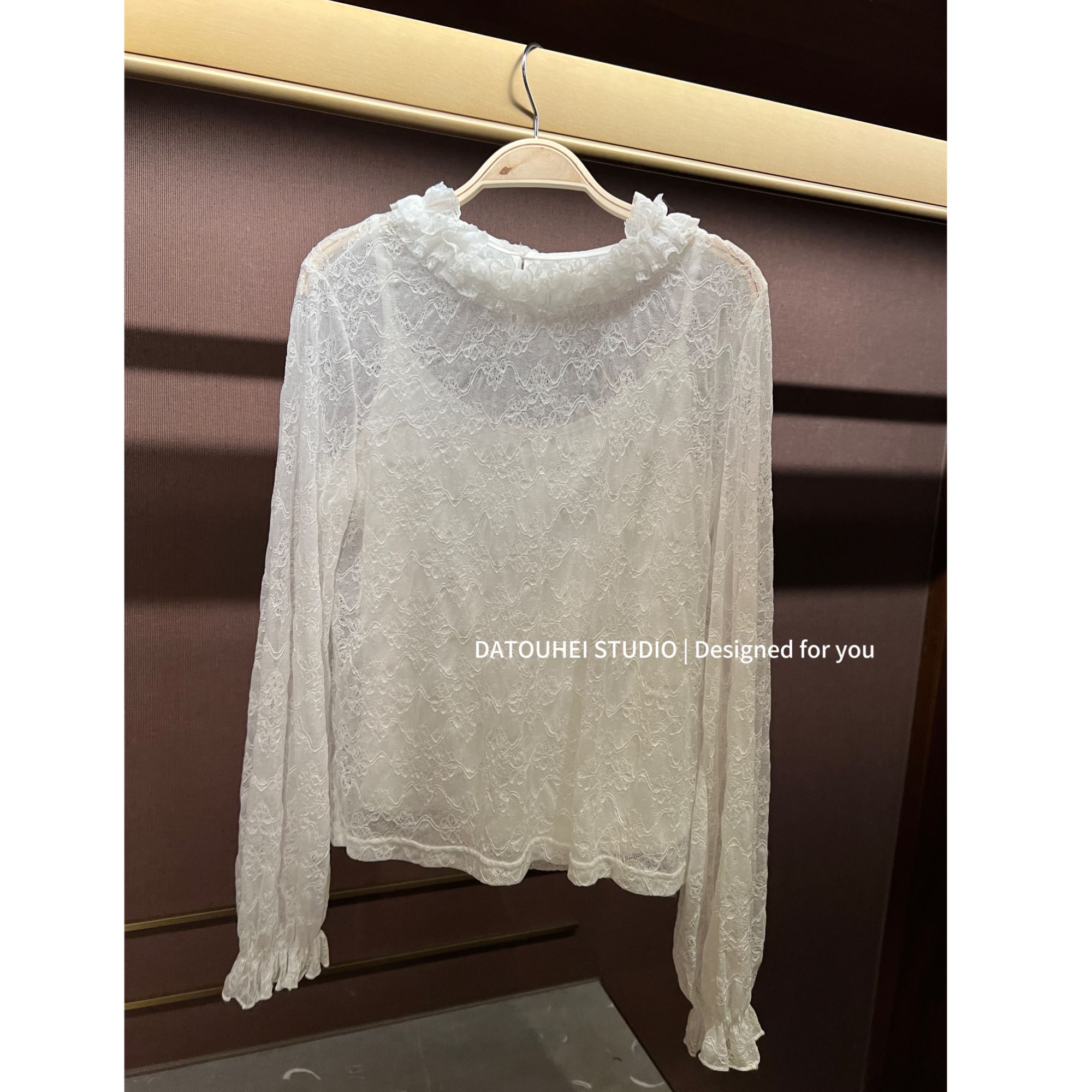 大头黑STUDIO【海盐夹心】2024女冬时尚百搭蕾丝吊带衬衫D224A18537