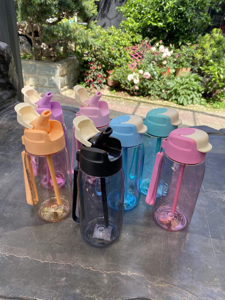 特惠水杯550ml乐C网红水壶塑料杯学生带手拎绳带吸管运动水杯子