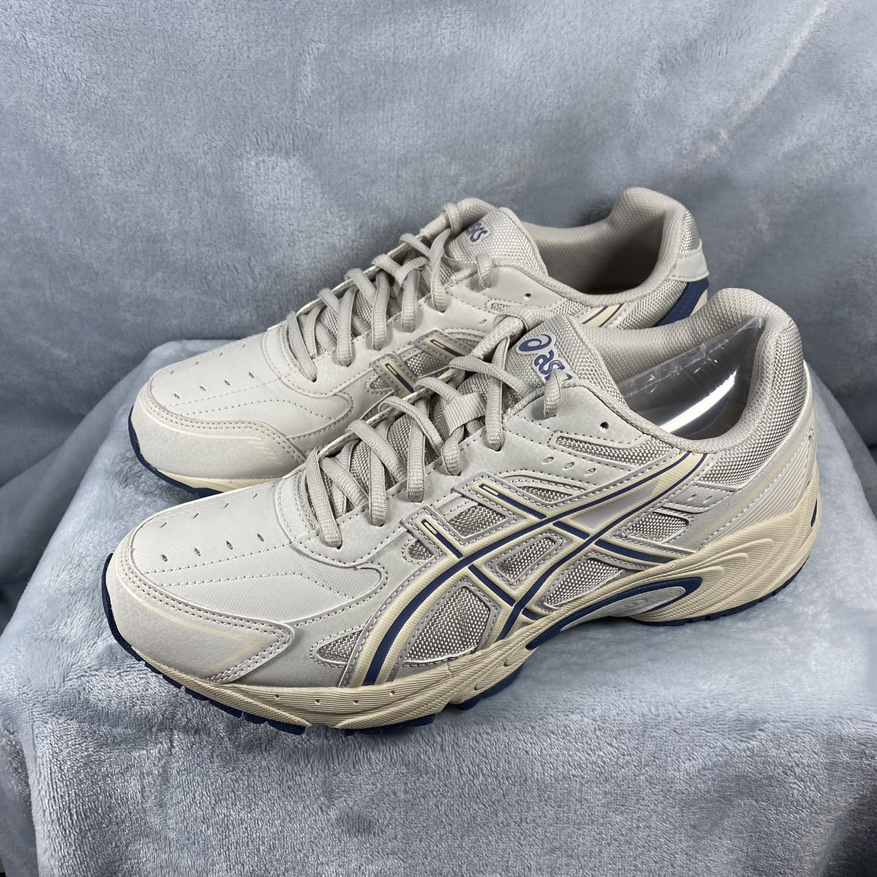 43码 亚瑟士 gel 运动鞋 95新 公价699