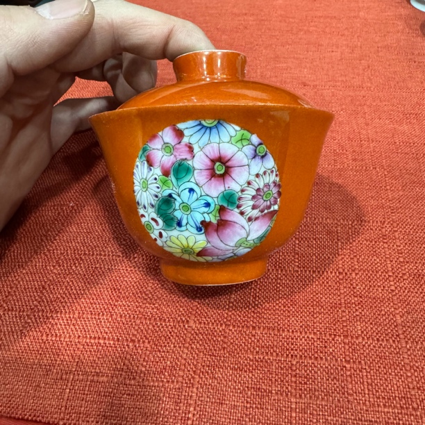 景德镇手绘珊瑚红开窗万花两才盖碗120cc