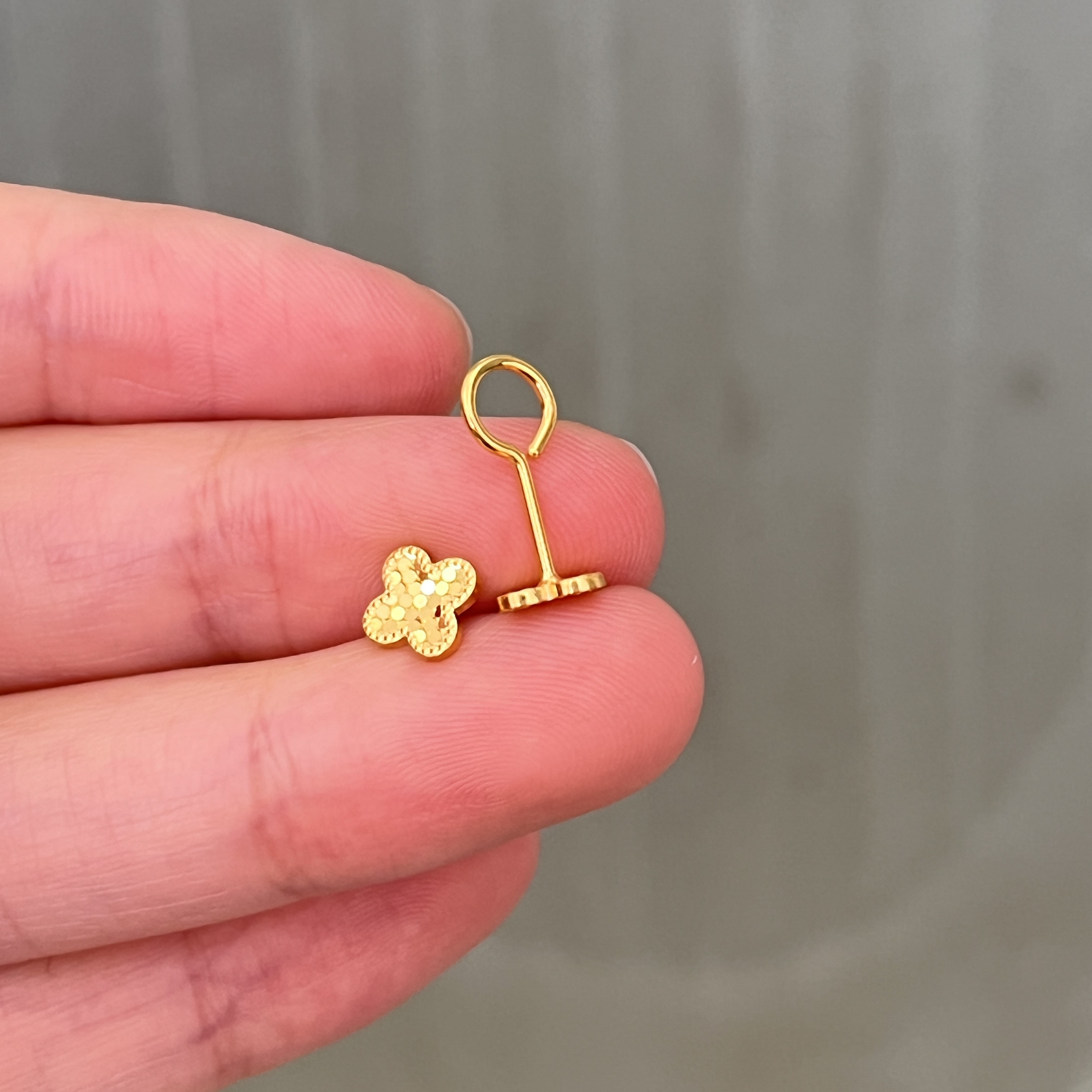 鱼鳞四叶草耳钉弯钩足金999 时尚经典百搭款式足金耳钉5G工艺耳钉