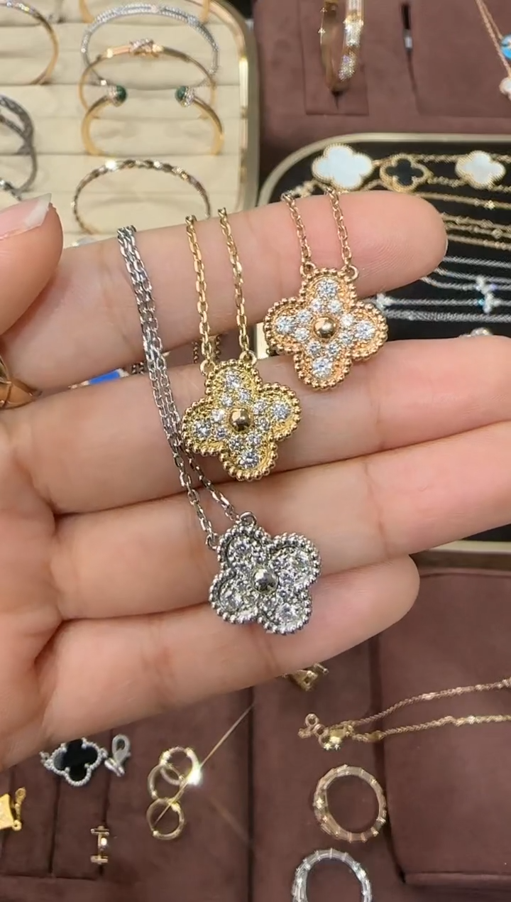 【闪购商品】钻石项链18K金镶嵌满钻单花项链（5克多）多样性发一件