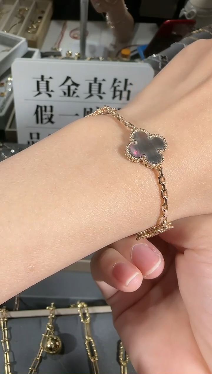 【闪购商品】钻石手链18K金镶嵌灰贝五花手链