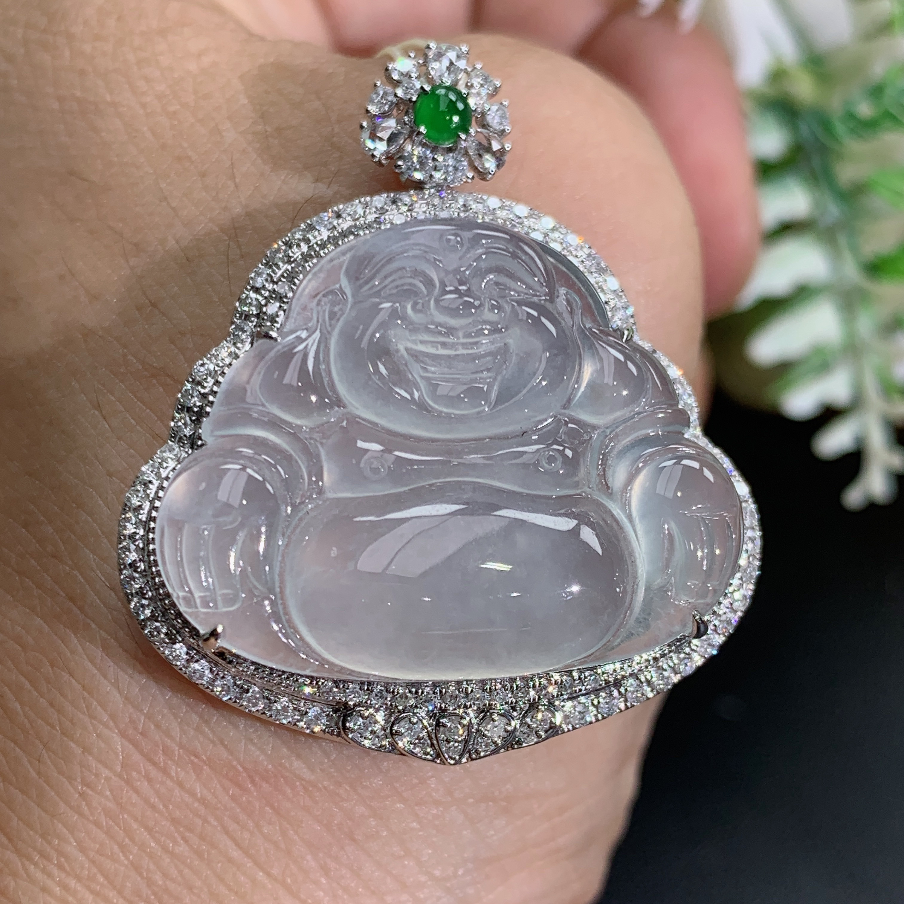 缅甸天然翡翠A货18k金高冰胶白月光佛公吊坠，尺寸36.8×31.8×10.3