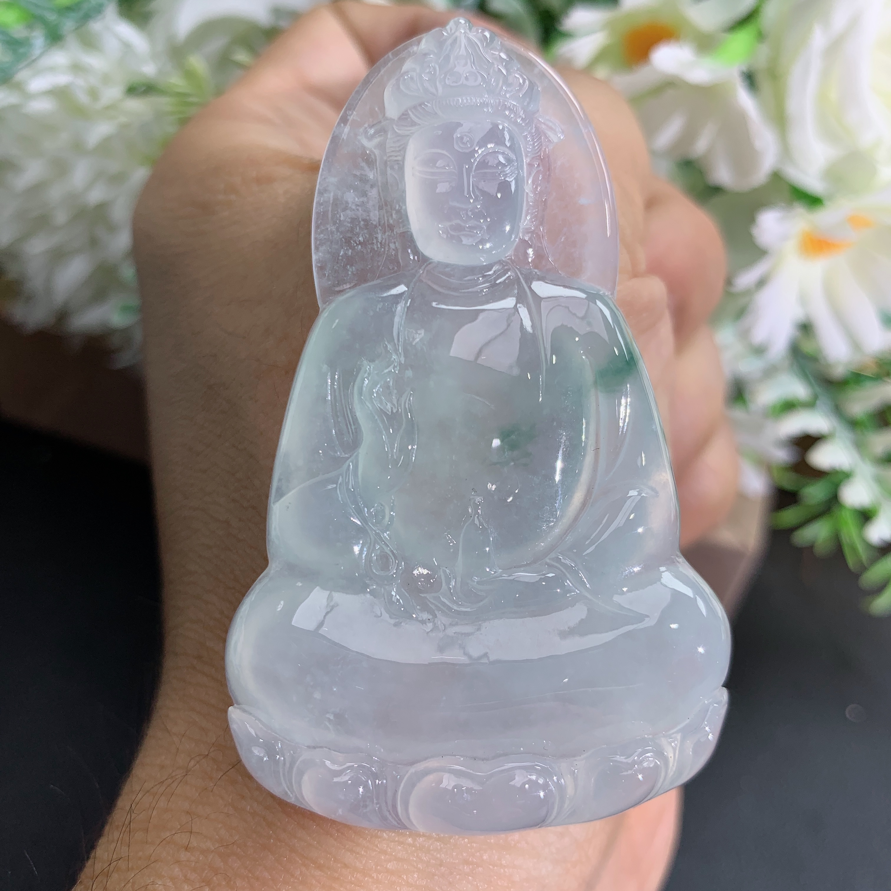 尺寸61.9×38×6.5，缅甸天然翡翠A货正冰胶飘花素衣观音吊坠