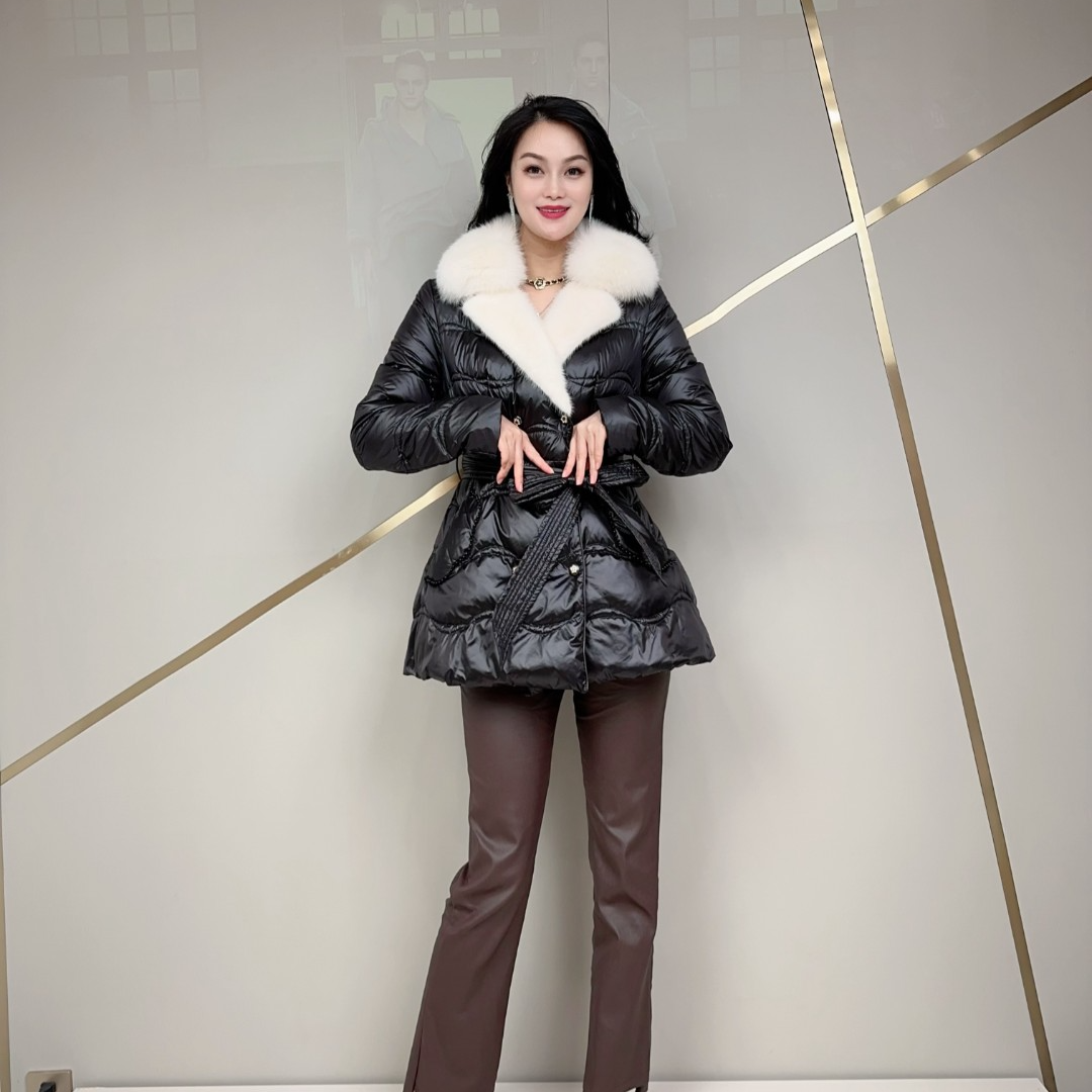 冬季羽绒服高端轻奢大毛领拼水貂毛修身显瘦短款外套
