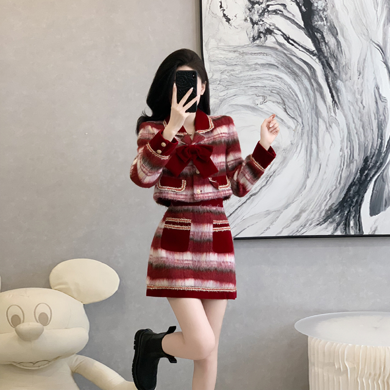 小香风套装新款冬天时尚红色条纹高腰洋气甜美蝴蝶结圣诞装套装裙