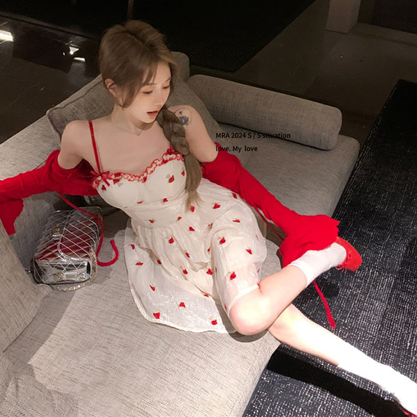 甜美纯欲风刺绣v领收腰吊带连衣裙法式气质高腰a字裙短裙短款开衫