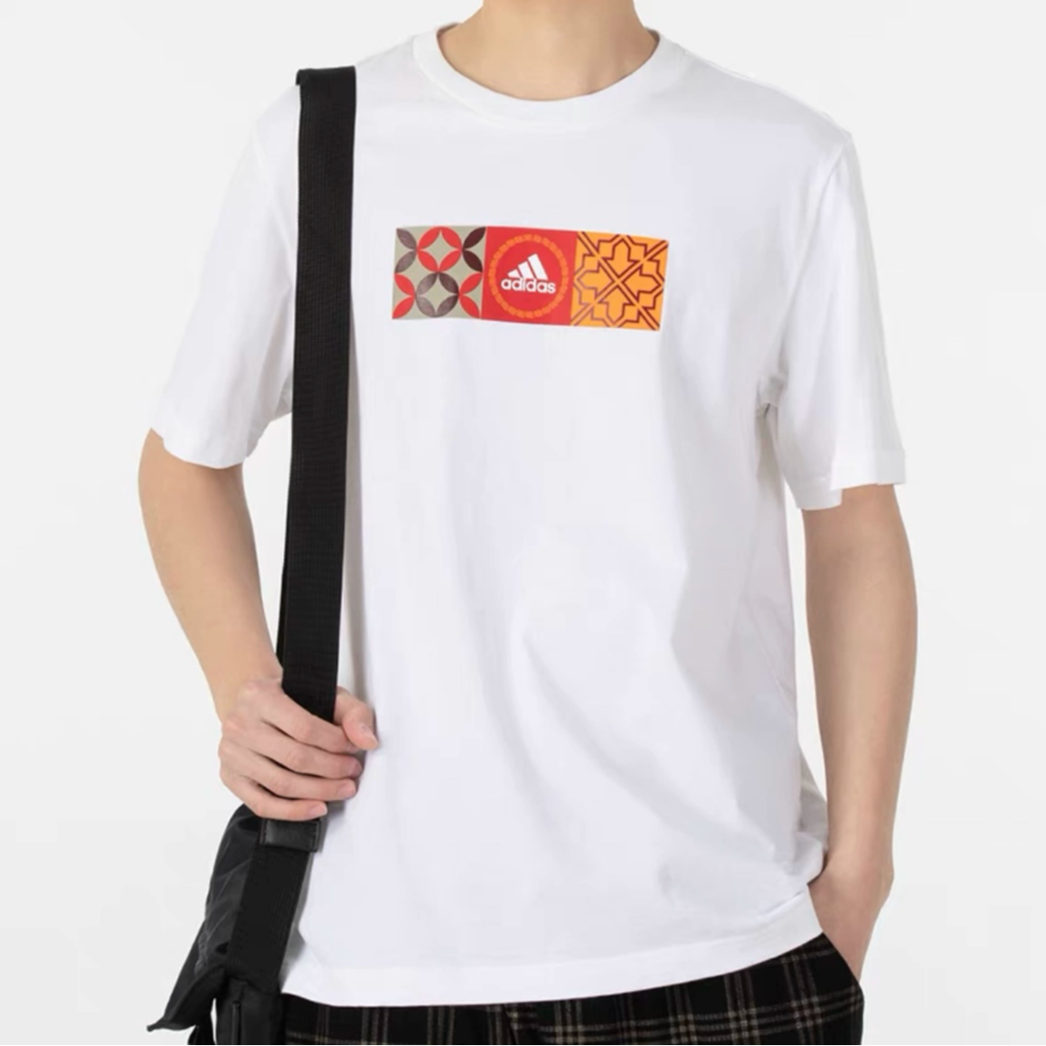 adidas/阿迪达斯夏季纯棉短袖T恤男士白色运动休闲透气半袖HI3291